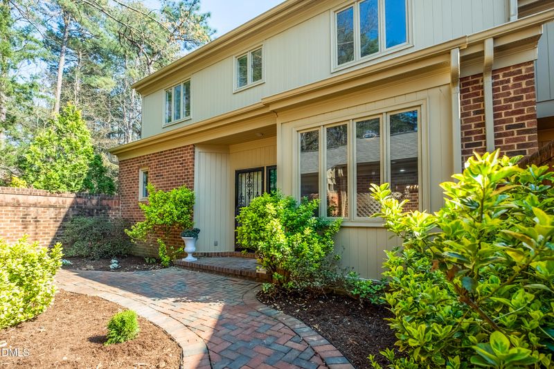 10 Innisfree Dr, Durham, NC 27707