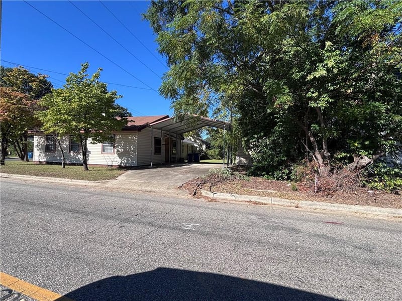 1000 N King Ave, Dunn, NC 28334