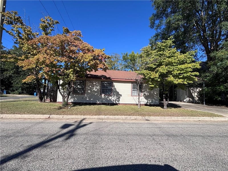 1000 N King Ave, Dunn, NC 28334