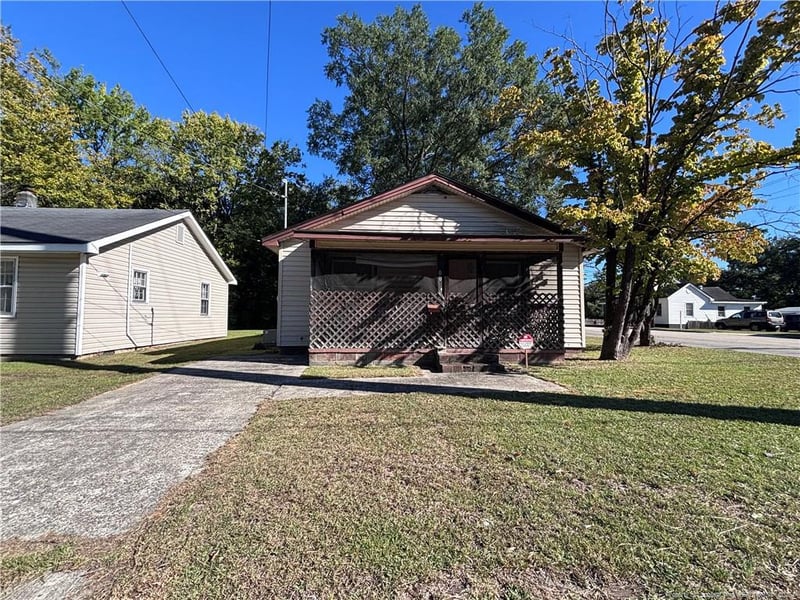 1000 N King Ave, Dunn, NC 28334