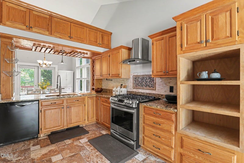 10001 Goodview Ct, Raleigh, NC 27613