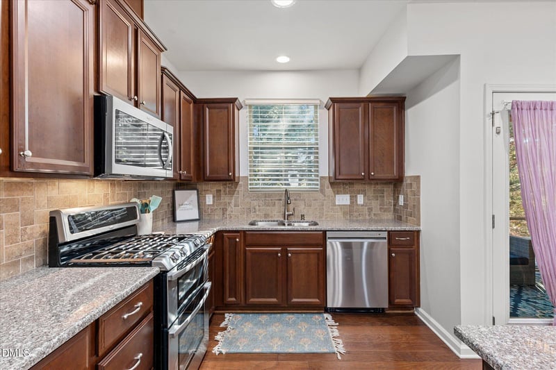 10007 Lynnberry Pl, Raleigh, NC 27617