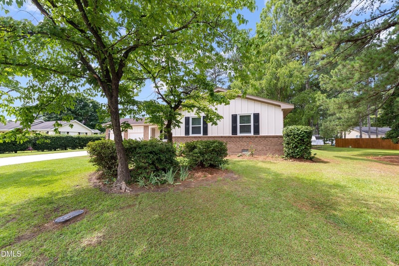 1002 E Maplewood Dr, Benson, NC 27504