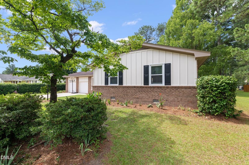 1002 E Maplewood Dr, Benson, NC 27504