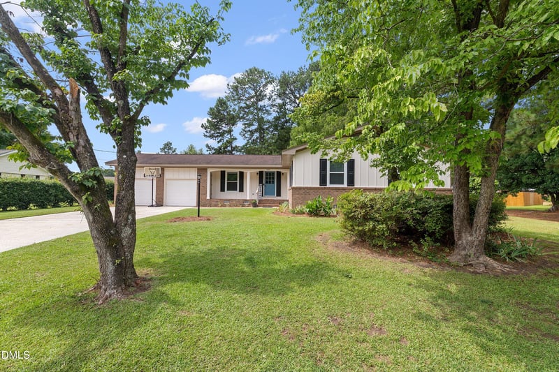 1002 E Maplewood Dr, Benson, NC 27504