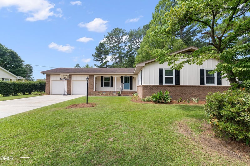 1002 E Maplewood Dr, Benson, NC 27504