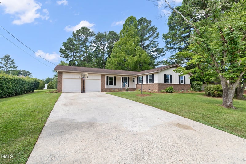 1002 E Maplewood Dr, Benson, NC 27504