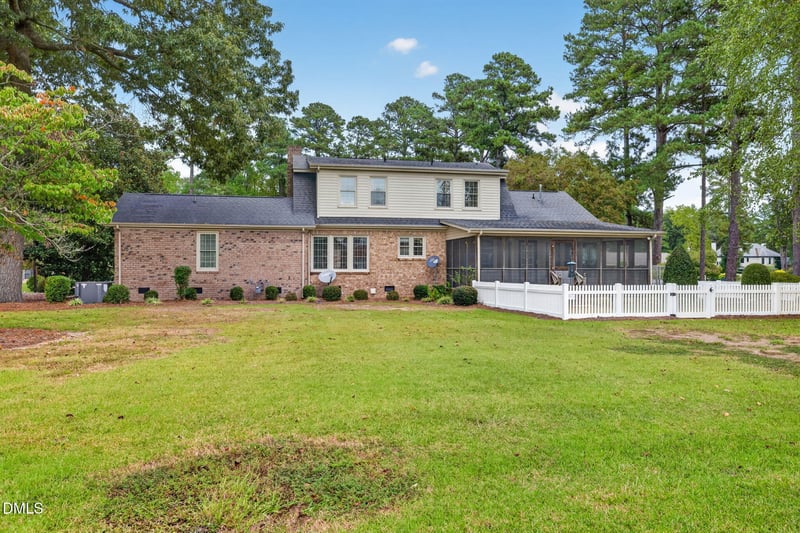 1003 W Pope St, Dunn, NC 28334