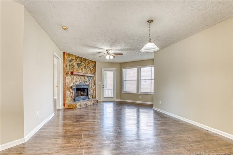 1006 Brookhollow Dr #7, Fayetteville, NC 28314