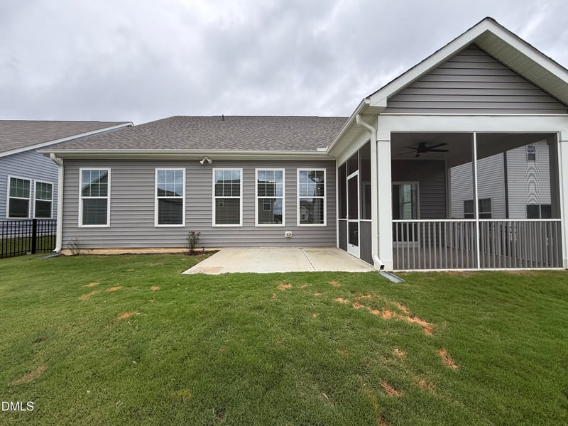 1008 Channel Drop Loop, Zebulon, NC 27597