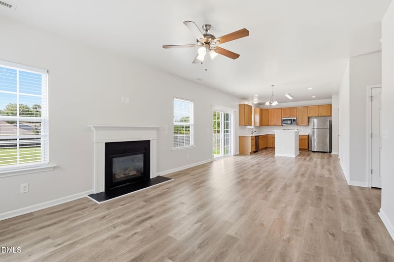 1009 Harvest Point Dr, Fuquay Varina, NC 27526