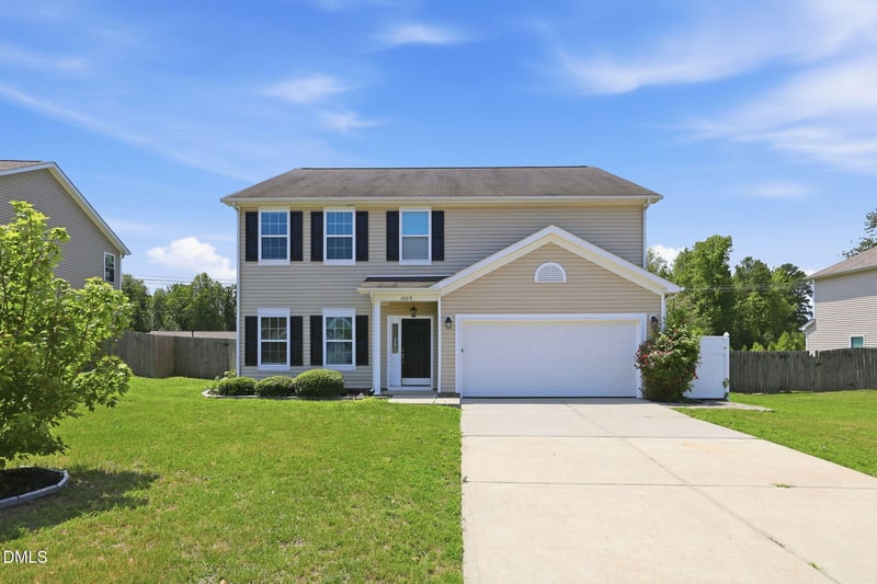 1009 Harvest Point Dr, Fuquay Varina, NC 27526