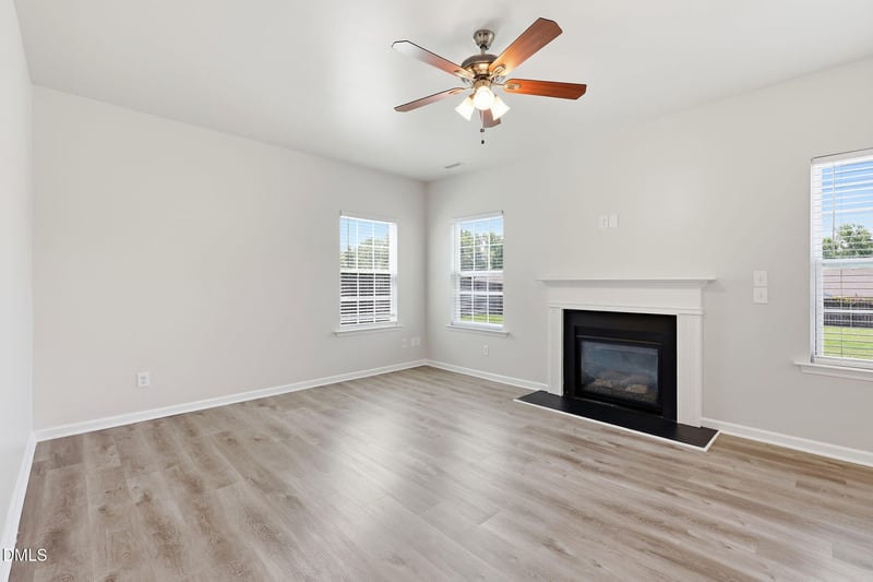 1009 Harvest Point Dr, Fuquay Varina, NC 27526