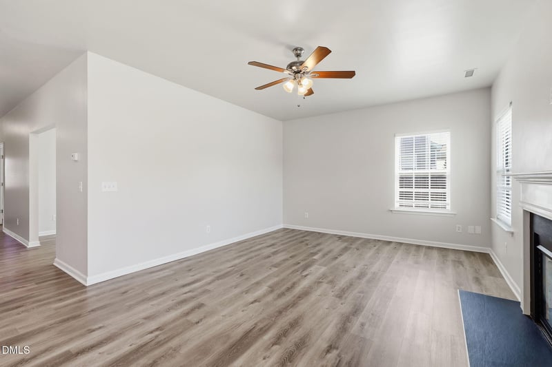 1009 Harvest Point Dr, Fuquay Varina, NC 27526