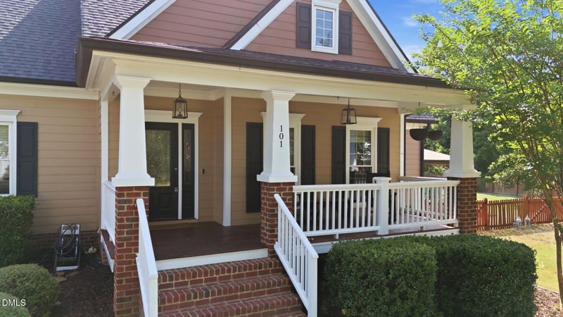 101 Caledonia Ln, Clayton, NC 27520