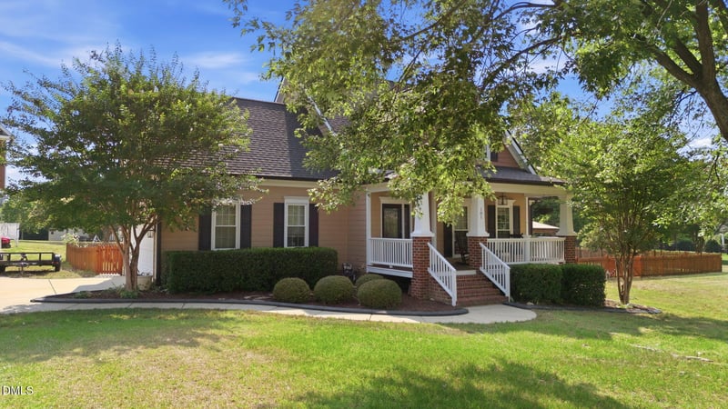 101 Caledonia Ln, Clayton, NC 27520