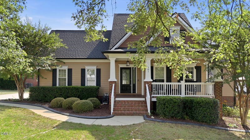 101 Caledonia Ln, Clayton, NC 27520
