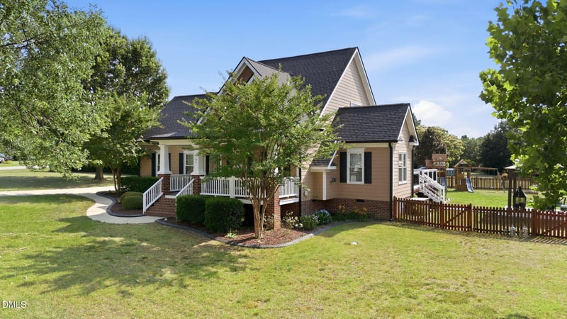 101 Caledonia Ln, Clayton, NC 27520