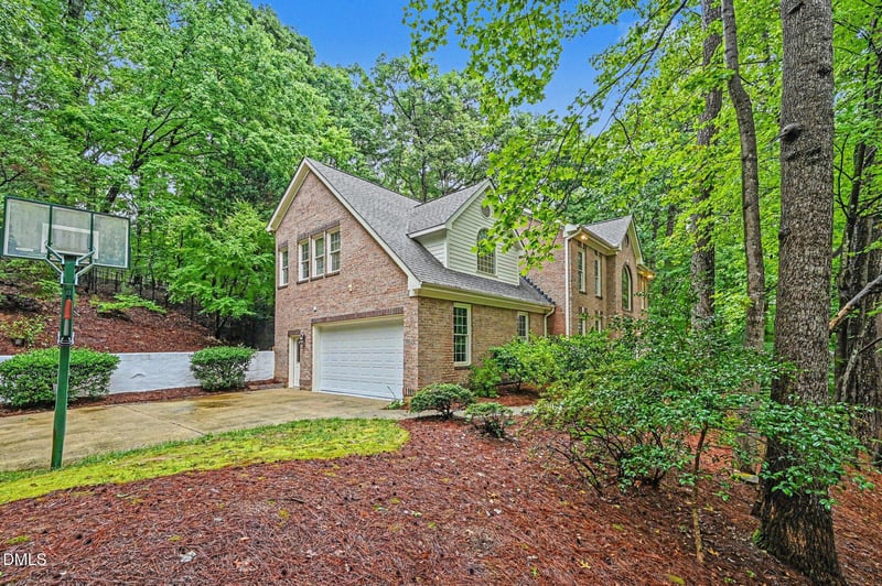 101 Collinson Dr, Chapel Hill, NC 27514
