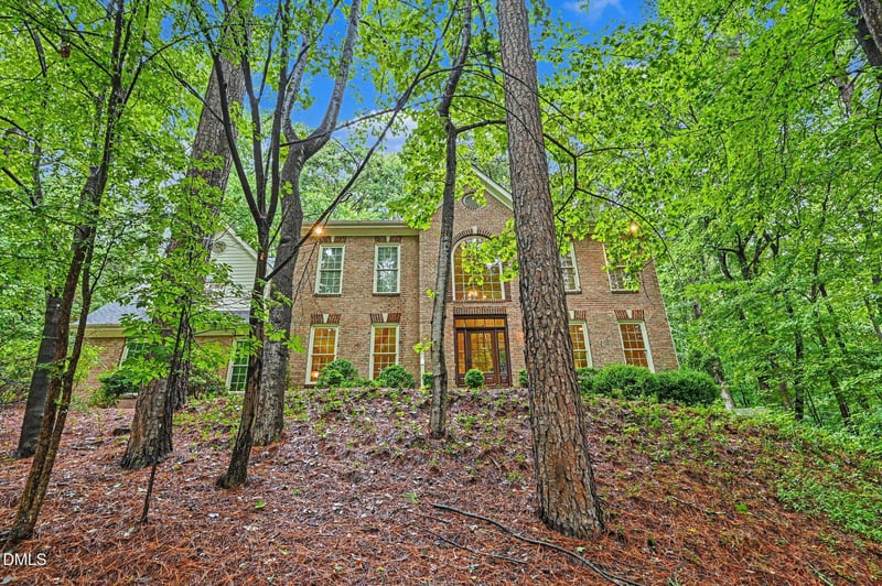 101 Collinson Dr, Chapel Hill, NC 27514