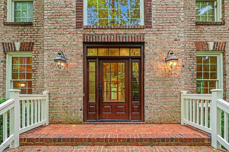 101 Collinson Dr, Chapel Hill, NC 27514