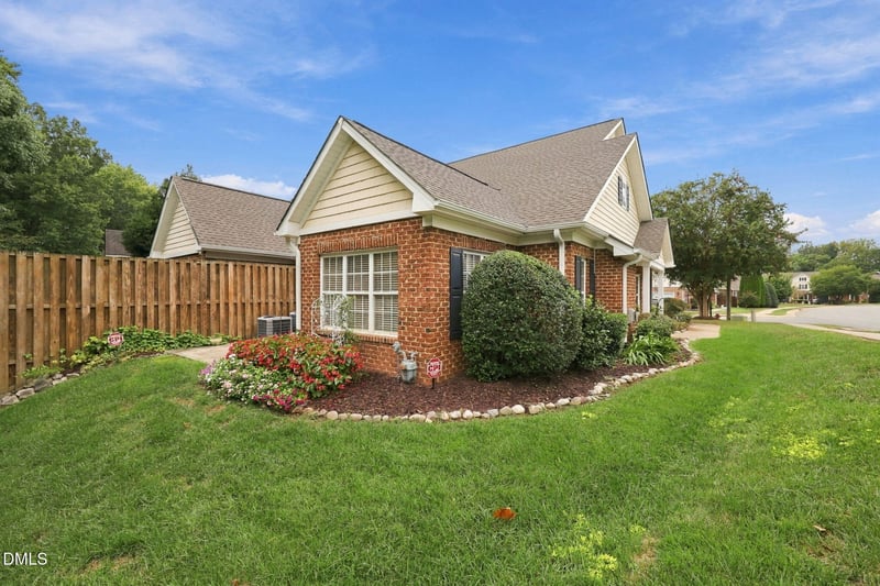 101 Kestrel Ct, Mebane, NC 27302