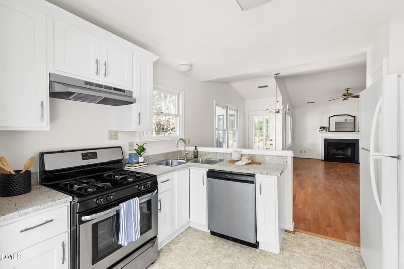 101 Standish Dr, Chapel Hill, NC 27517