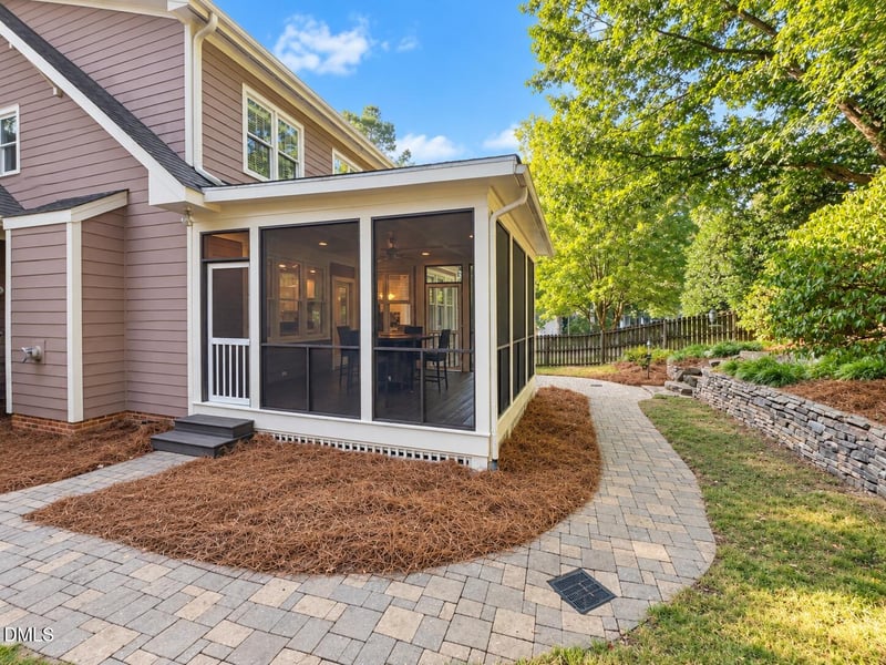 10101 Hallberg Ln, Raleigh, NC 27614