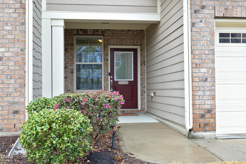 10111 Raven Tree Dr, Raleigh, NC 27617
