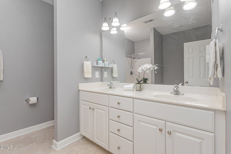 10141 Bessborough Dr, Raleigh, NC 27617