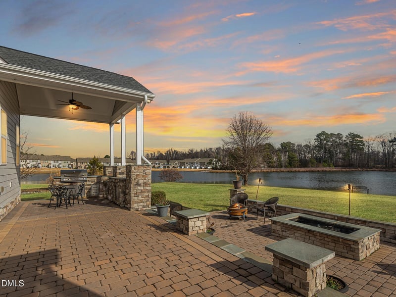 1015 Black River Dr, Zebulon, NC 27597