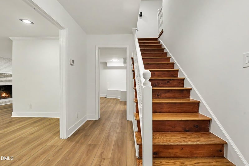 102 Amesbury Ln, Cary, NC 27511