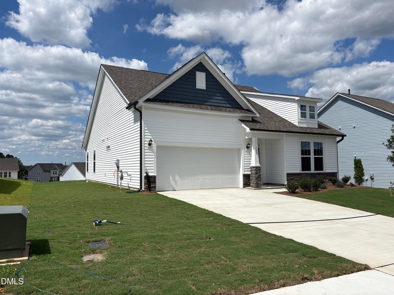 102 Appleseed Dr, Lillington, NC 27546
