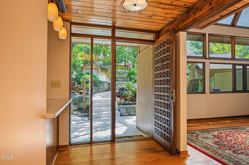 102 Arbutus Pl, Chapel Hill, NC 27517