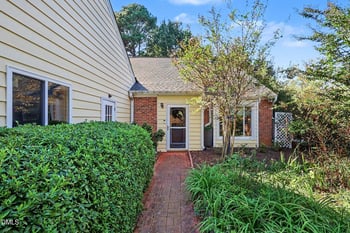 102 Forest Hills Ct, Cary, NC 27511
