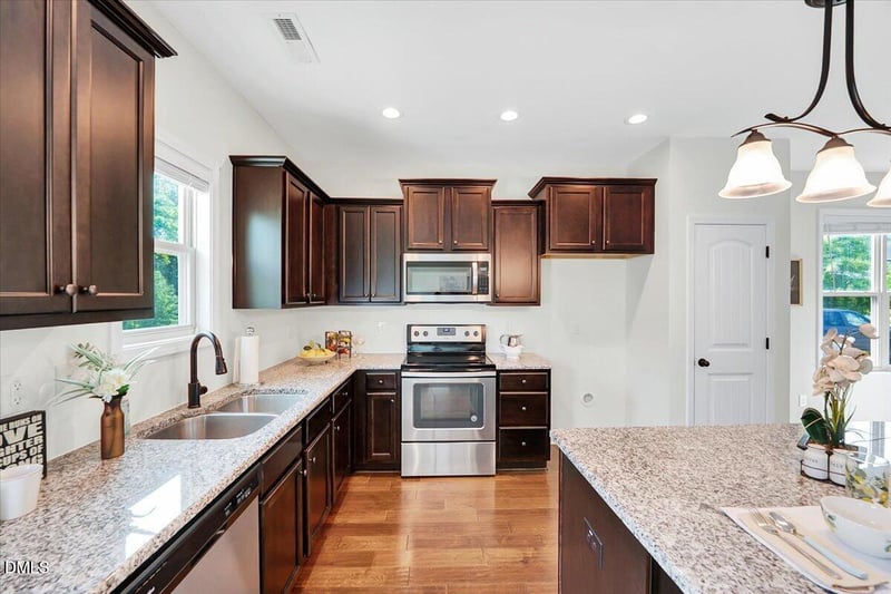 102 Forsyth Pw, Clayton, NC 27520