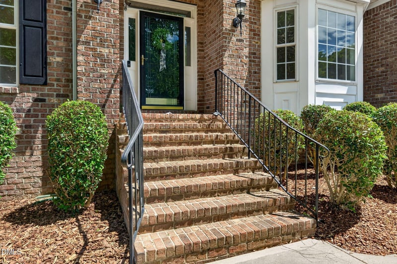 102 Hemingford Grey Ct, Cary, NC 27518