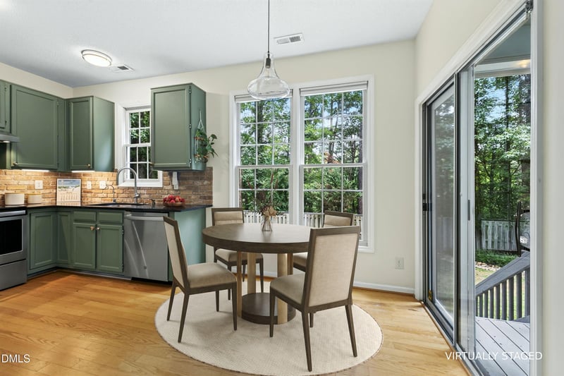 102 Unaka Ct, Cary, NC 27519