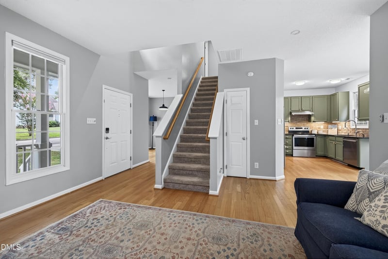 102 Unaka Ct, Cary, NC 27519
