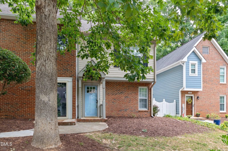 102 Westview Cove Ln, Cary, NC 27513