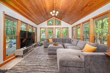 1020 Burning Tree Dr, Chapel Hill, NC 27517