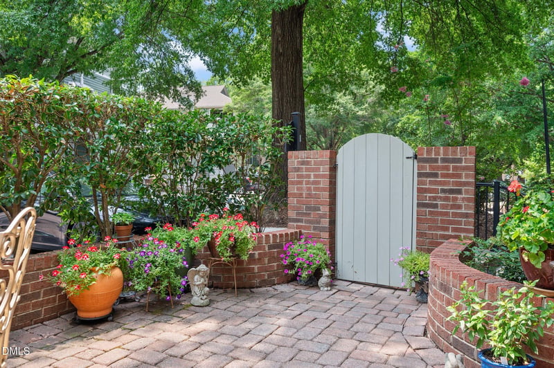 1021 Nicholwood Dr #101, Raleigh, NC 27605