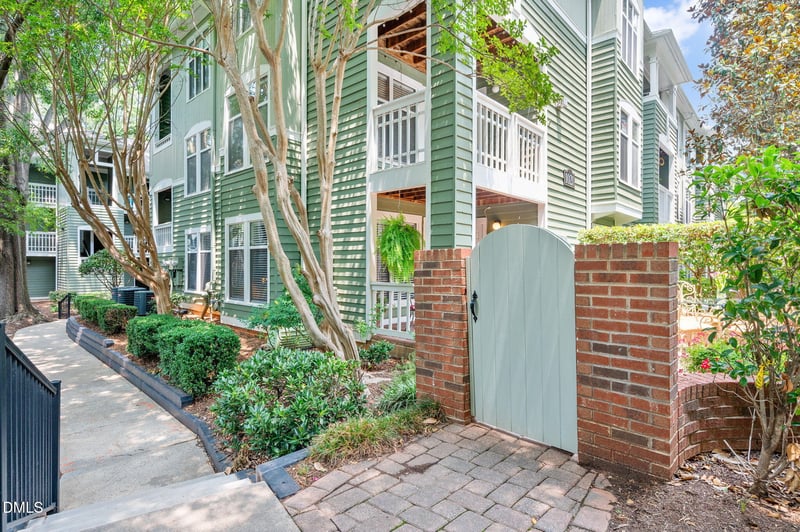 1021 Nicholwood Dr #101, Raleigh, NC 27605