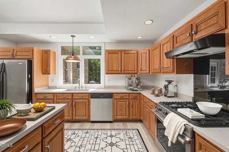 1021 Reaves Dr, Chapel Hill, NC 27516