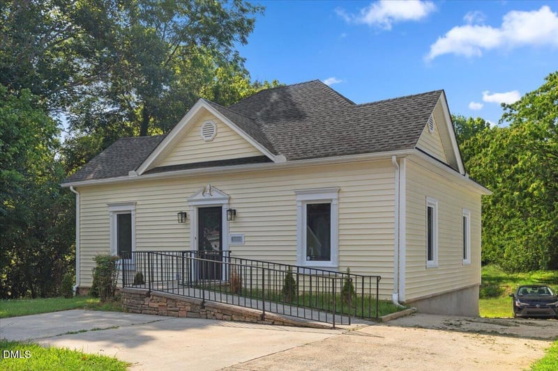 1023 S Main St, Burlington, NC 27215