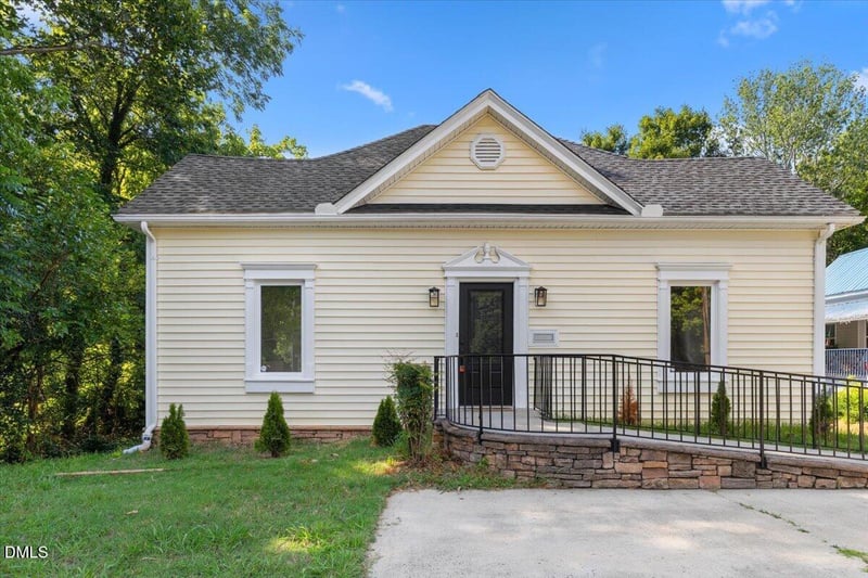 1023 S Main St, Burlington, NC 27215