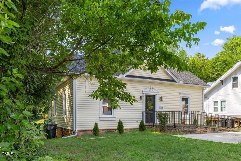 1023 S Main St, Burlington, NC 27215