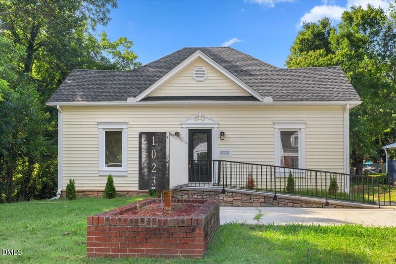 1023 S Main St, Burlington, NC 27215