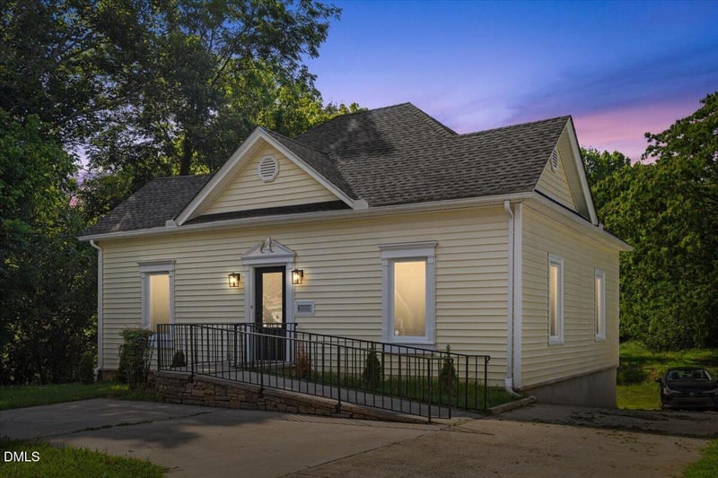 1023 S Main St, Burlington, NC 27215