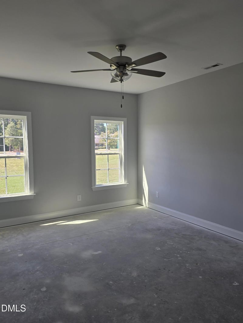 1027 N Lincoln St, Benson, NC 27504